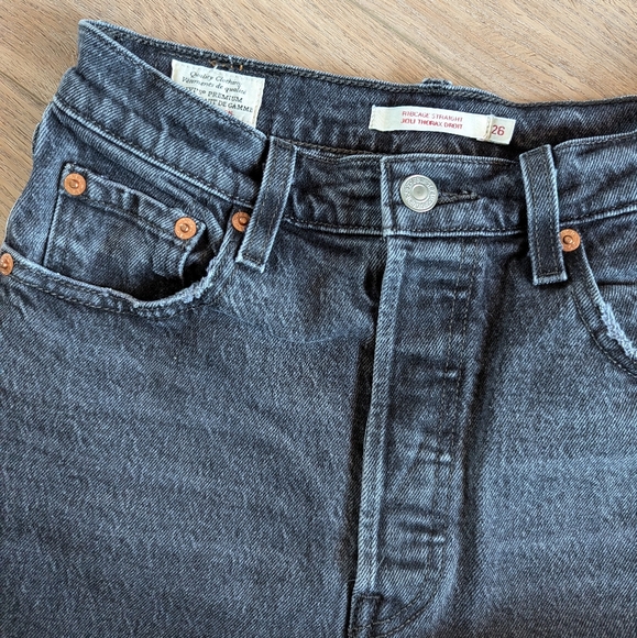 Levi's Ribcage Straight Black Jeans in Excellent Condition - Picture 6 of 10